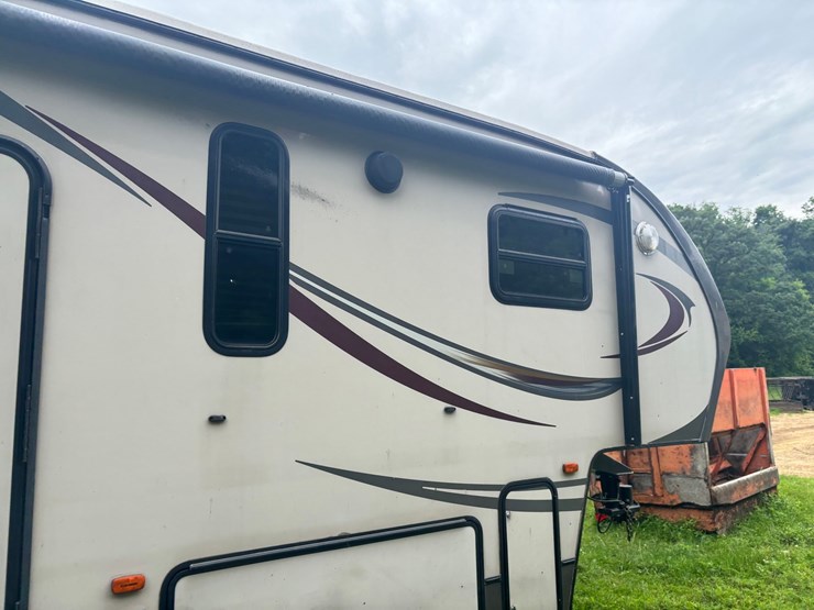 #2231-•-2014-crusader-335-5th-wheel-camper-image-12