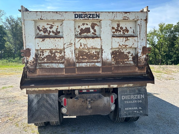 2000-freightliner-fl80-image-3