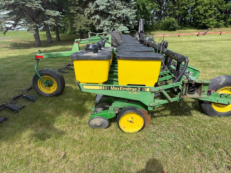 john-deere-7300-image-8