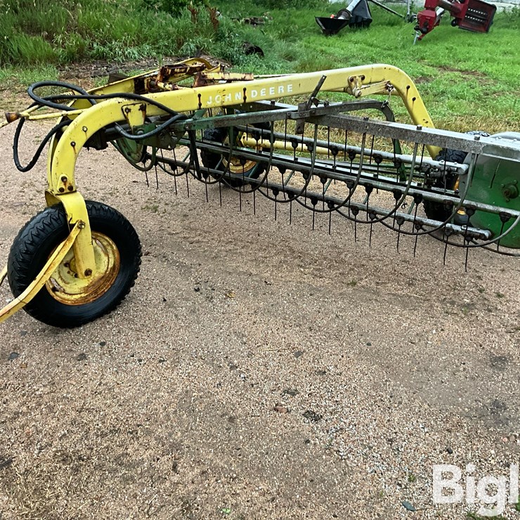 JOHN DEERE 9