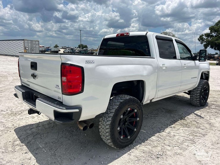 2018-chevrolet-silverado-1500-image-3