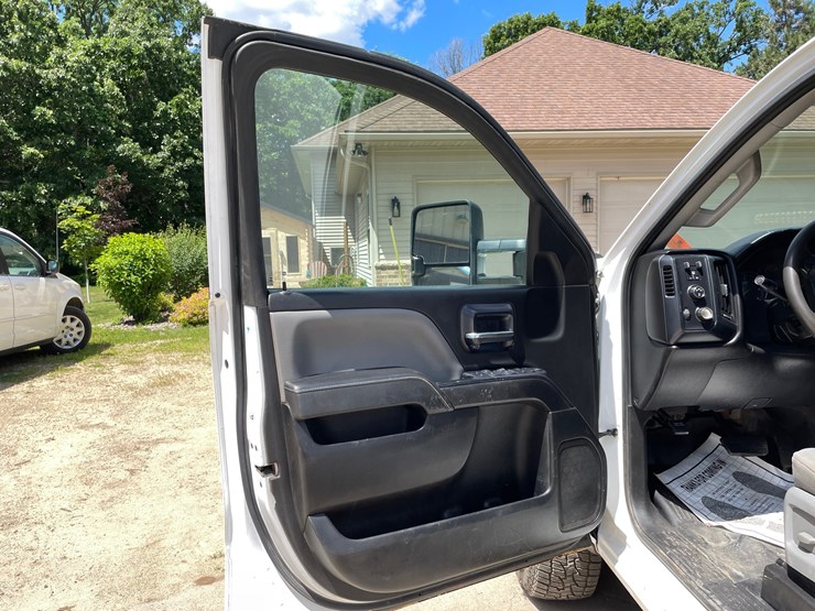 2015-chevrolet-2500-image-19