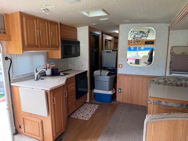 #1490-•-2001-winnebago-adventurer-image-123