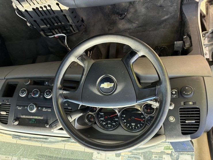 2011-chevrolet-silverado-2500-image-14