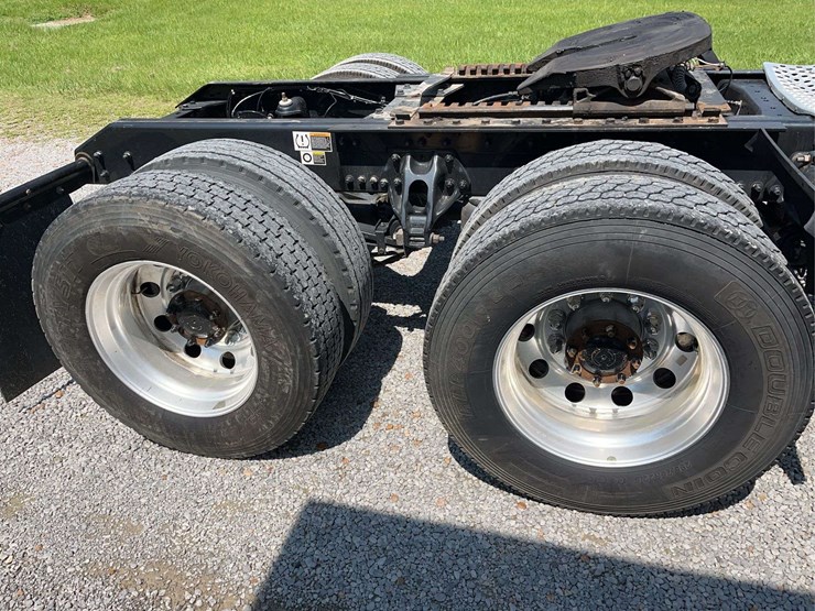 2022-kenworth-t680-image-14