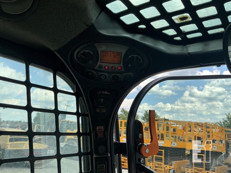2014-bobcat-s650-image-16