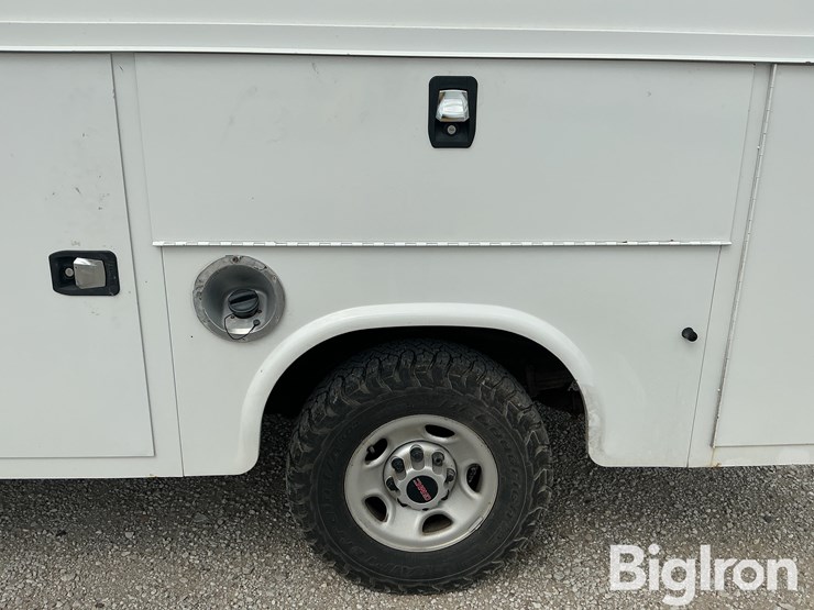 2017-utility-van-image-11