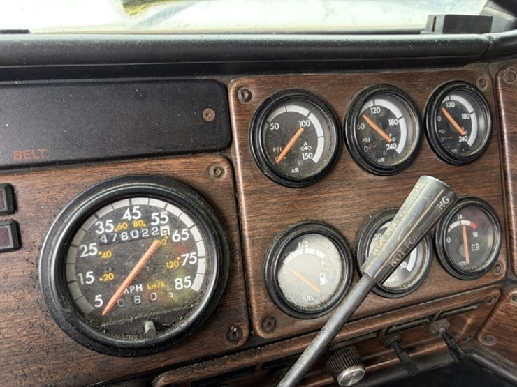 1997-freightliner-usf-1e-asphalt-distributor-truck-image-27