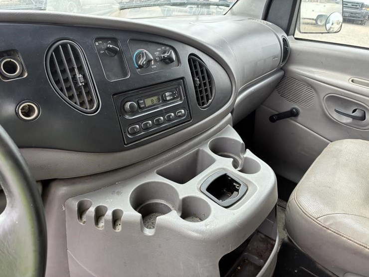 2001-ford-e250-image-26