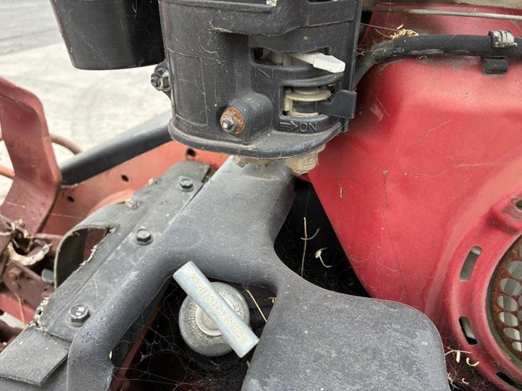 2000-ditch-witch-1030h-image-12