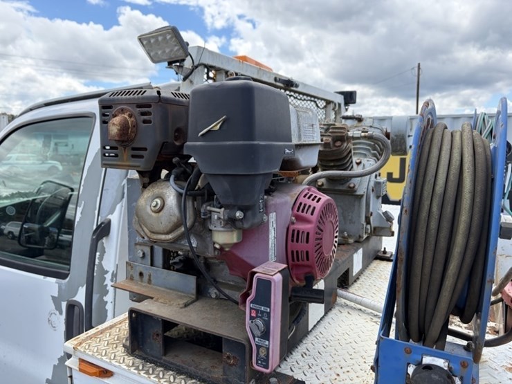 2006-chevrolet-c4500-4x4-service-truck-image-25