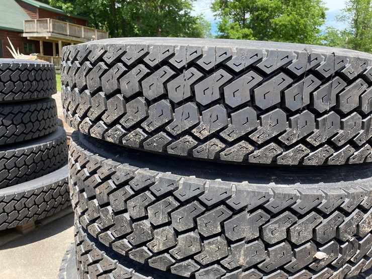 #6518-•-set-of-(4)-semi-tires-image-3