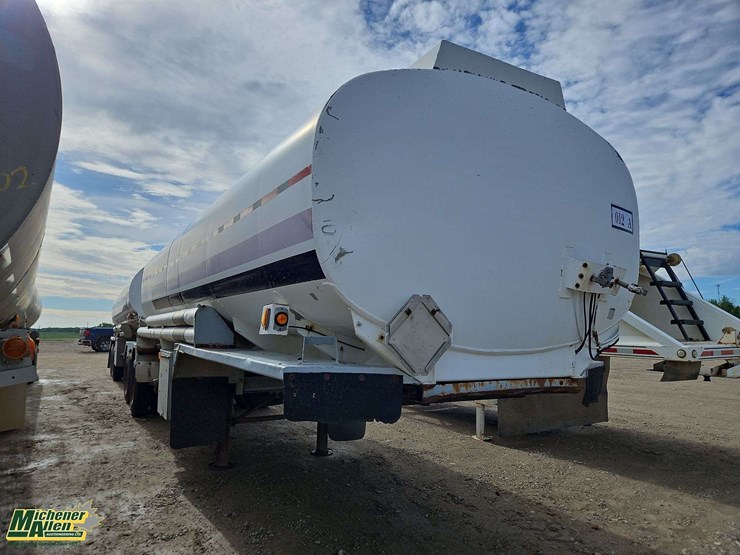 1982-hutchinson-super-b-oil-tank-trailer-image-2