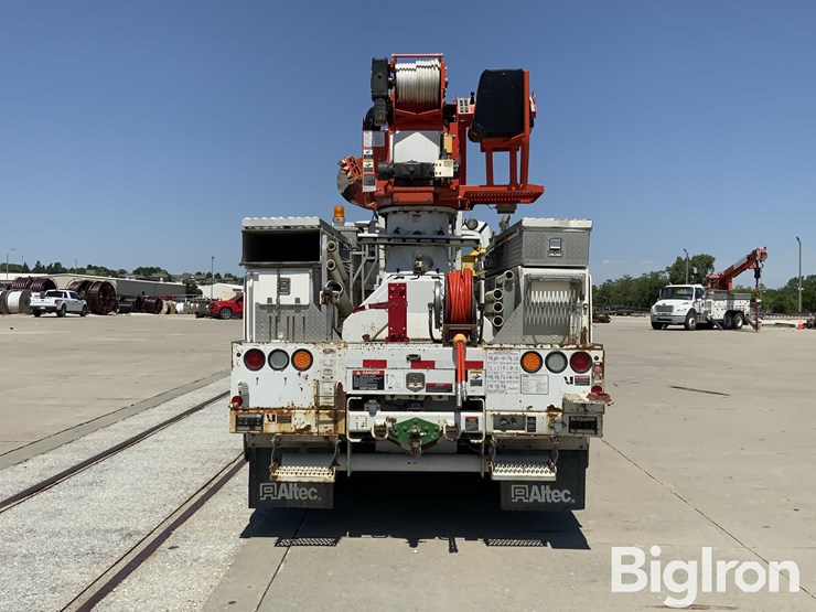 2012-freightliner-m2-106-image-6