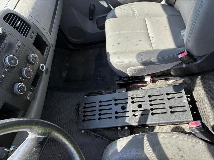 2013-chevrolet-silverado-2500-image-19