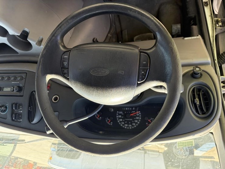 2002-ford-transit-image-15