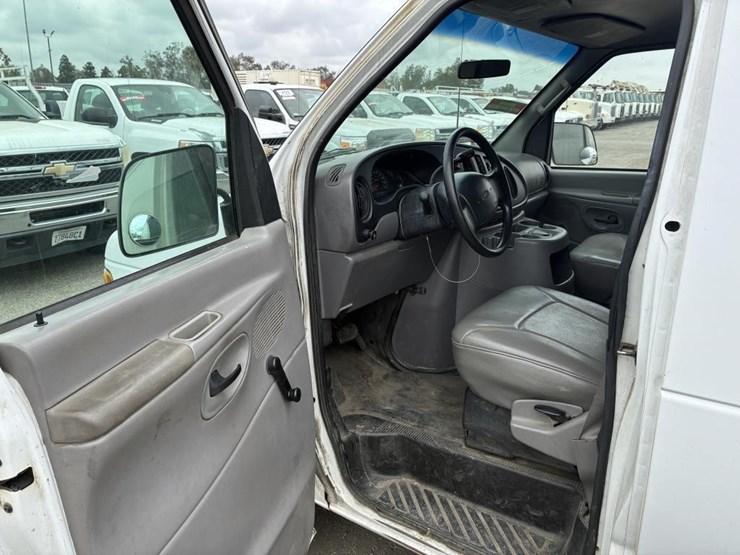 2001-ford-e250-image-16