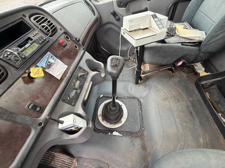 #1797-•-1996-freightliner-m2-lp-truck-image-57