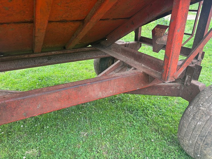 #2221-•-korhumel-industries-6072-fertilizer-gravity-wagon-image-21
