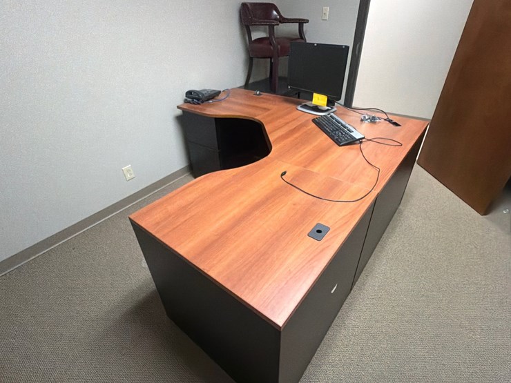 #3539-•-lot-of-office-furniture-|-located-in-st.-rose,-la-image-5