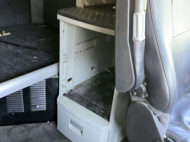 2022-kenworth-t680-image-40