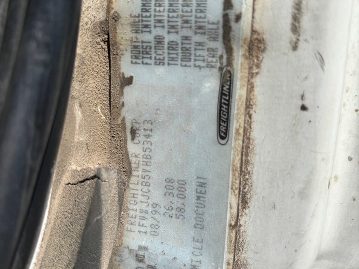 2000-freightliner-fl80-image-84