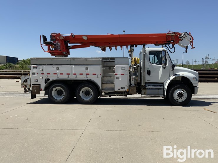 2012-freightliner-m2-106-image-4