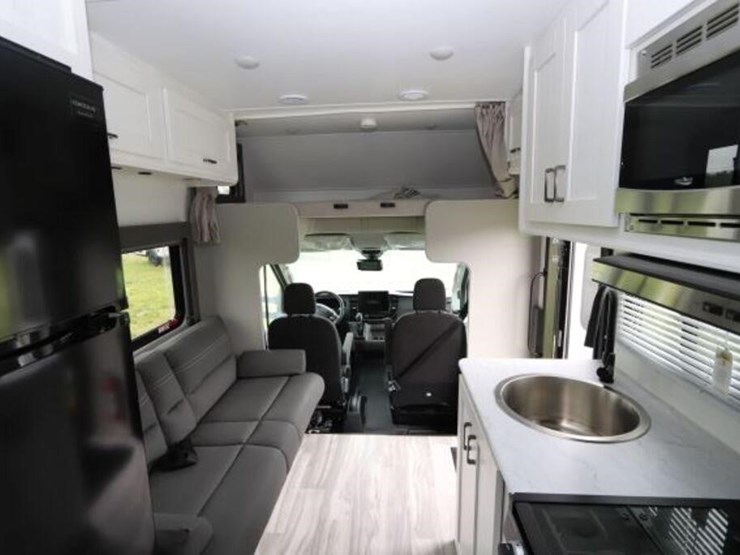 2024-ford-transit-image-30