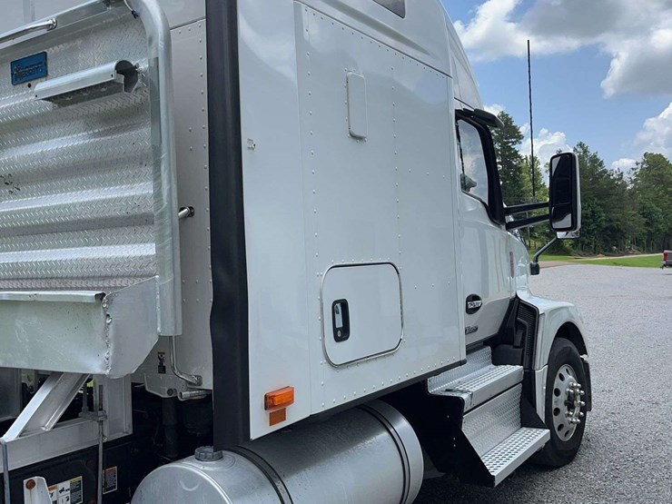 2022-kenworth-t680-image-9