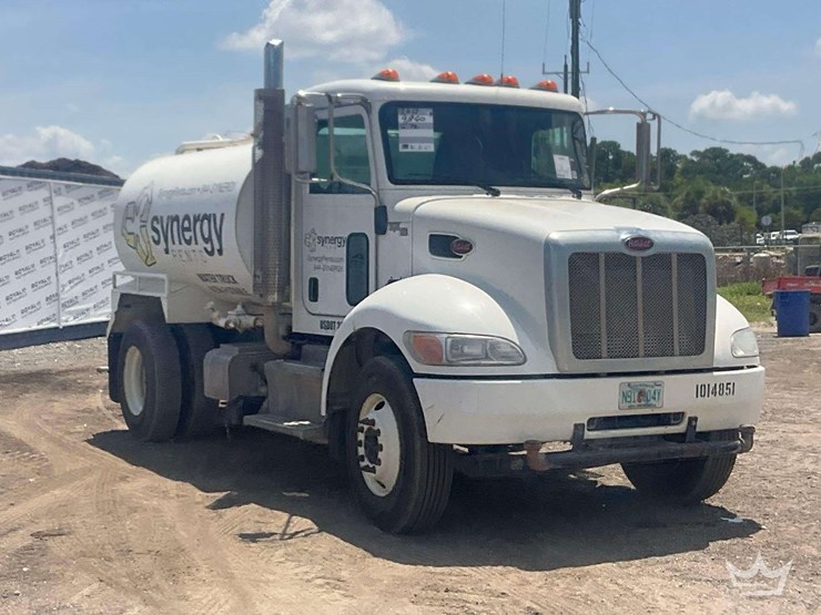 2017-peterbilt-337-image-2