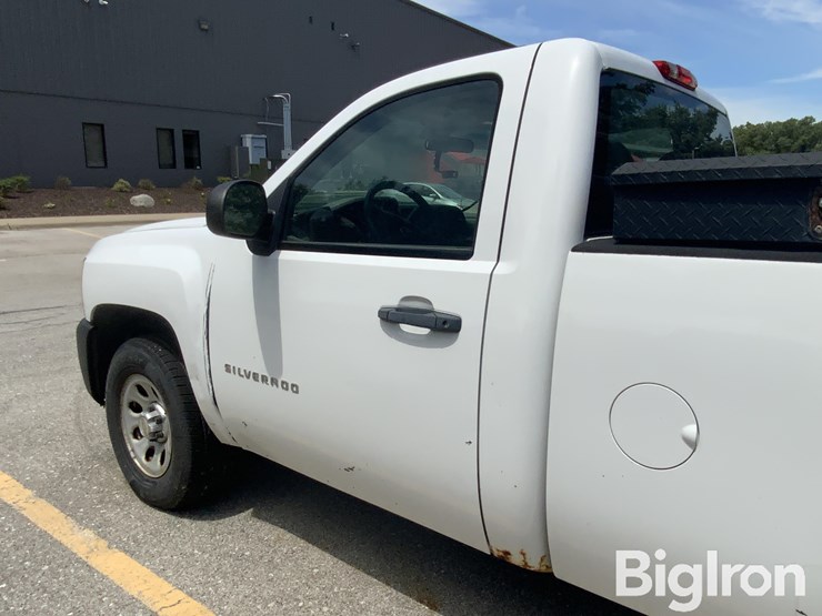 2013-chevrolet-silverado-1500-image-17