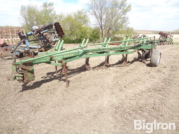 john-deere-2500-image-1