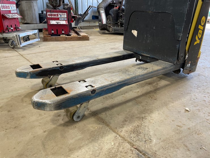 #6061-•-yale-electric-pallet-jack-image-15