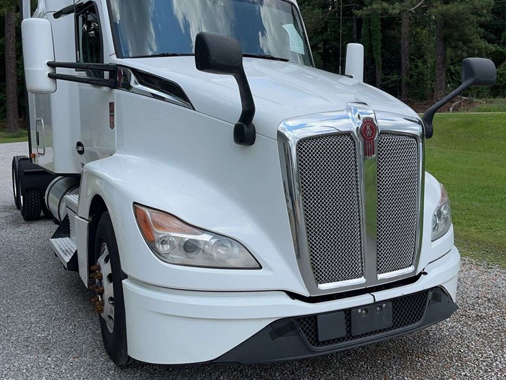 2022-kenworth-t680-image-5