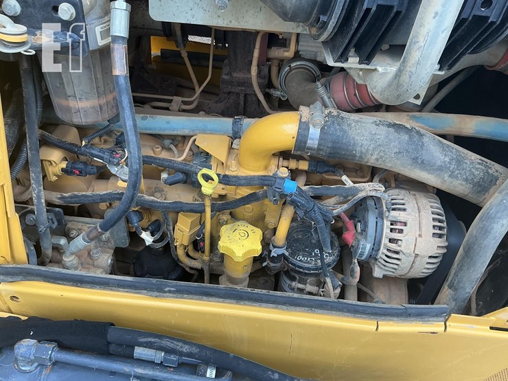 2014-deere-750k-xlt-image-21