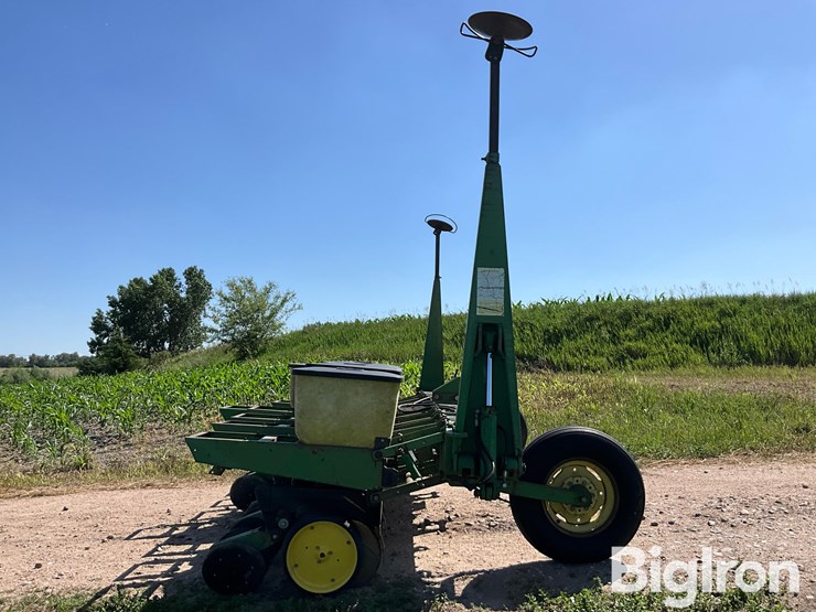 john-deere-7300-image-4