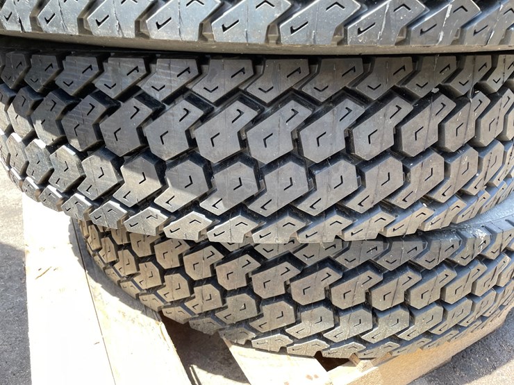 #6517-•-set-of-(4)-semi-tires-image-4
