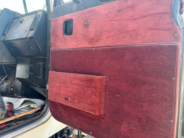 1988-peterbilt-377-image-57