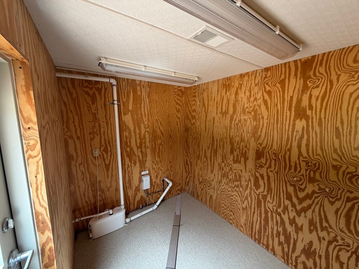 #1462-•-40"-container-office-image-8
