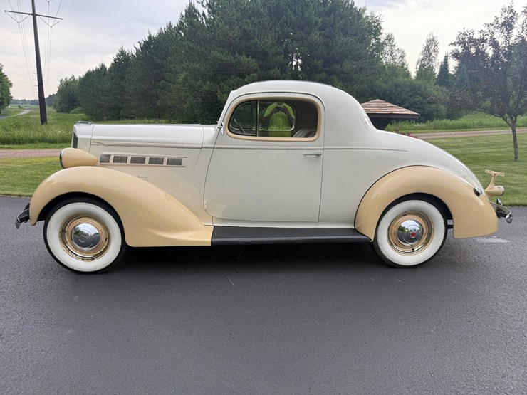 #1372-•-1937-packard-115-c-coupe-image-2
