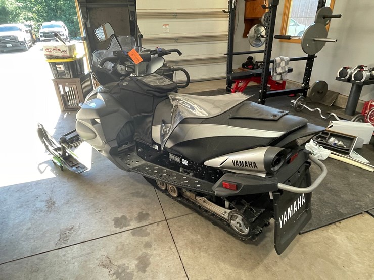 #7105-•-2007-yamaha-snowmobile-(has-registration-card)-image-4