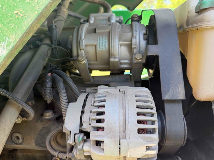 2011-john-deere-5101e-image-24