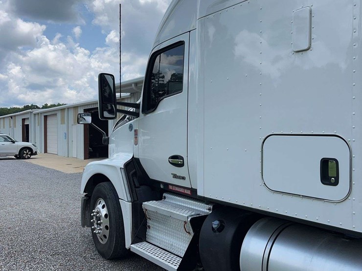 2022-kenworth-t680-image-14