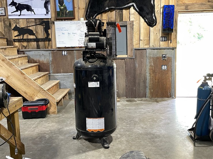#7109-•-industrial-air-8-gallon-air-compressor-image-2