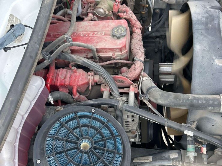 2009-freightliner-m2-106-image-9