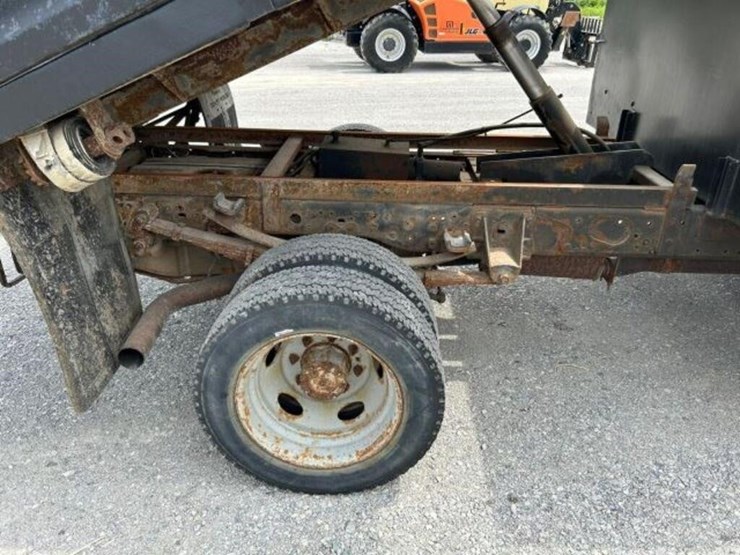 2002-ford-f550-image-41