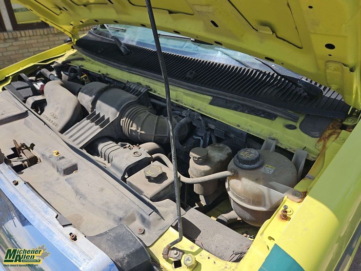 2010-ford-cargo-image-24