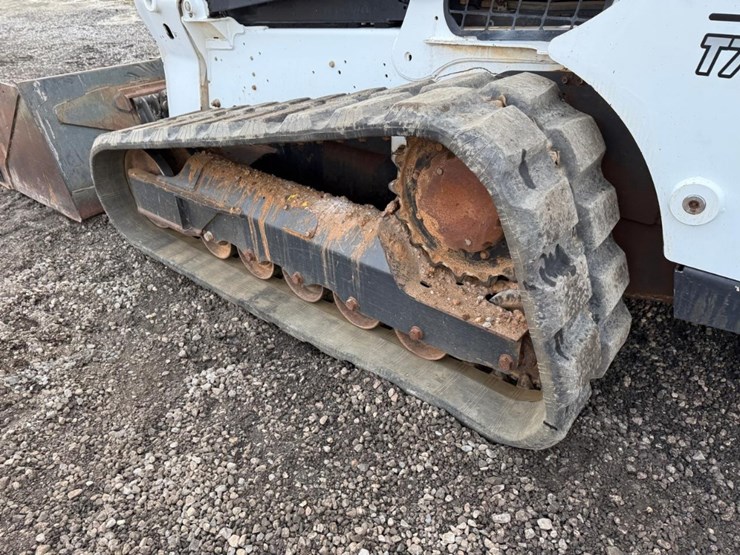 2019-bobcat-t740-image-16
