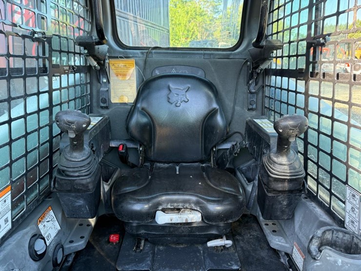 2019-bobcat-s550-image-17