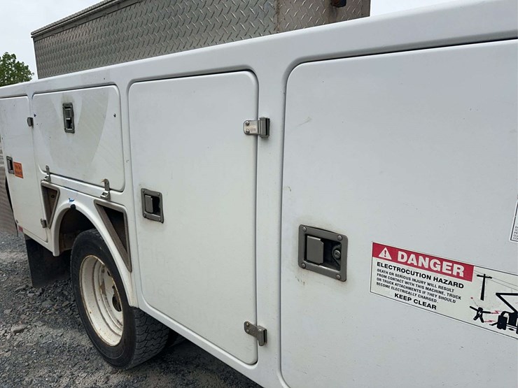 2013-ford-f550-xl-image-16